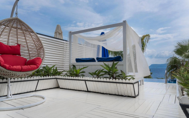 Nur Beach Hotel