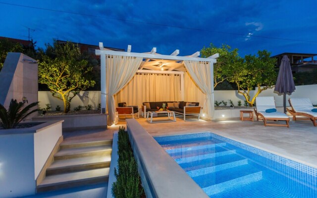Luxury  Apartments Giovanni with  pool