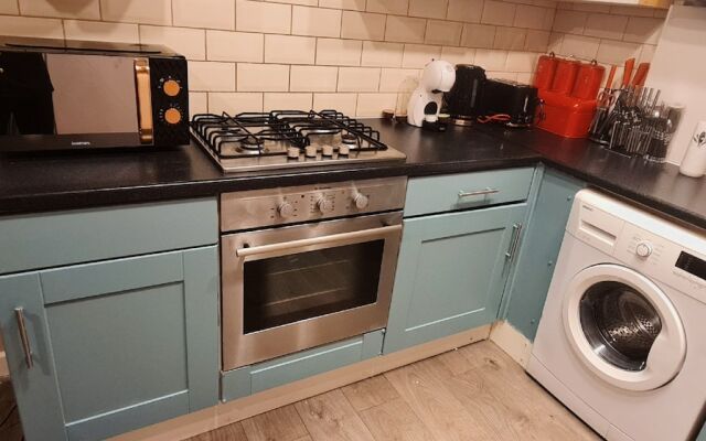 Charming 1-bed Apartment in Barnsley