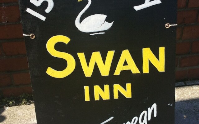 Swan house