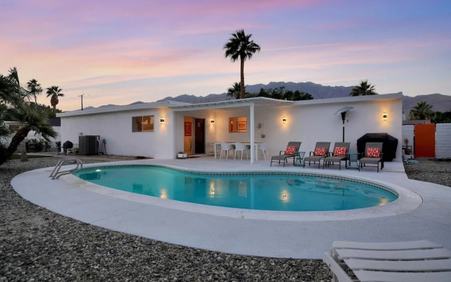 Retro Desert Retreat - Ideal Palm Springs