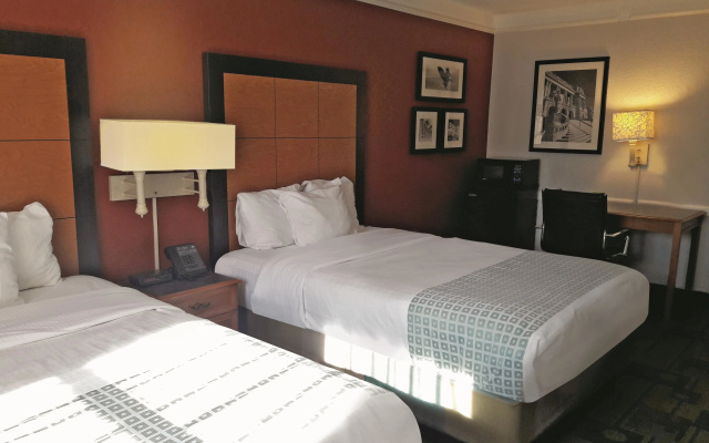 La Quinta Inn By Wyndham Pittsburgh Airport