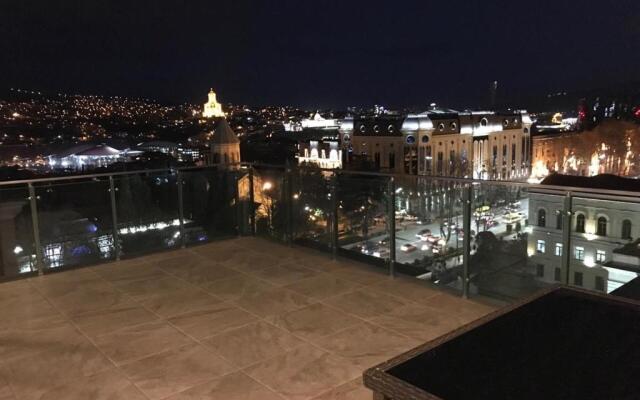 Lesya Apartment with Terrace