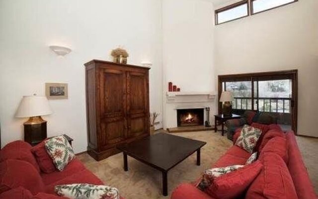 Summit Condominiums in Elkhorn by Alpine Lodging