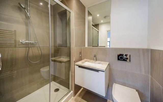 Designer 2 Bed Apartment in Riverside Development