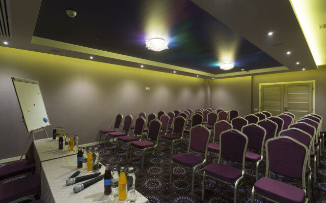 Exclusive Hotel & More