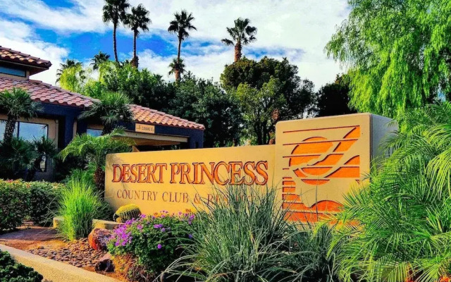 Isleta 897 *30 Day Minimum* 2 Bedroom Condo by RedAwning