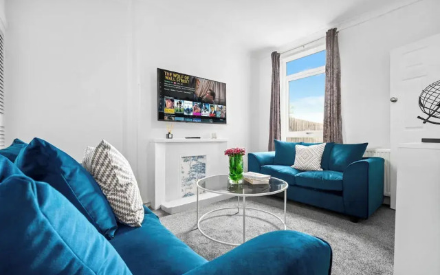 Cosy Three Bedroom Family Home With Garden