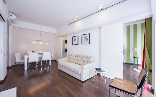 The Square Apartment