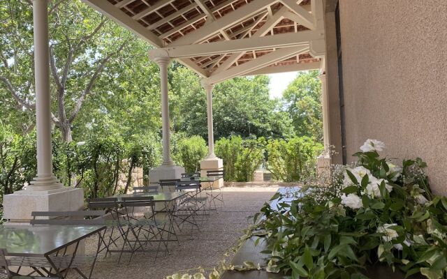 Logis Hostellerie Domaine De La Reynaude