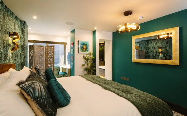 Absoluxe Suites
