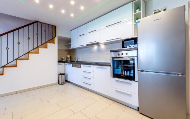 Beautiful Apartment in Jesenice With Wifi and 4 Bedrooms
