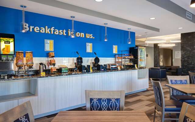 Days Inn & Suites by Wyndham Warman