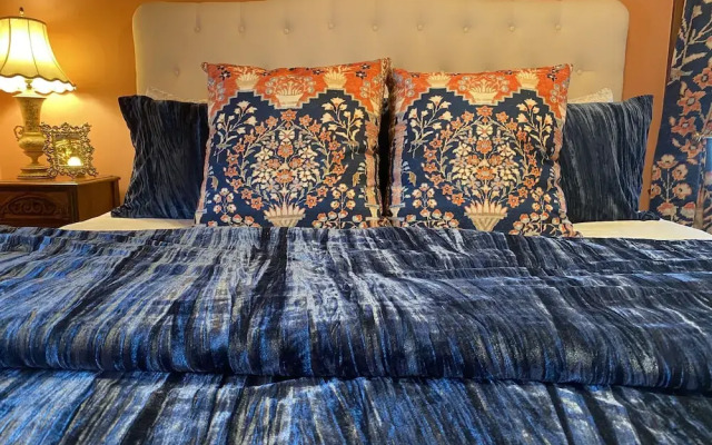 Vineyard Mansion & Carriage House Bed & Breakfast