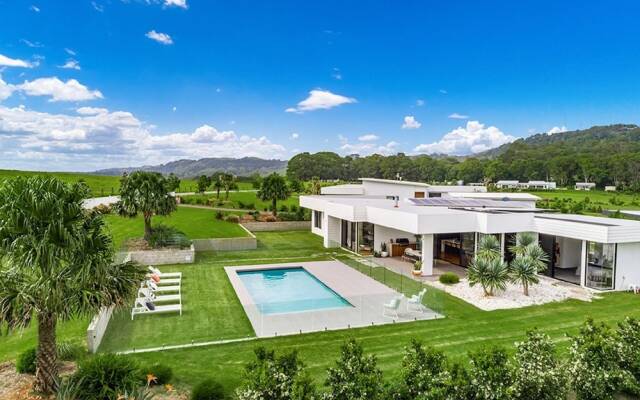 Your Luxury Escape - Scenic Vista