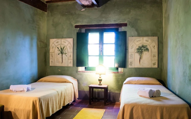 Spacious Farmhouse in Ghizzano Italy with Pool