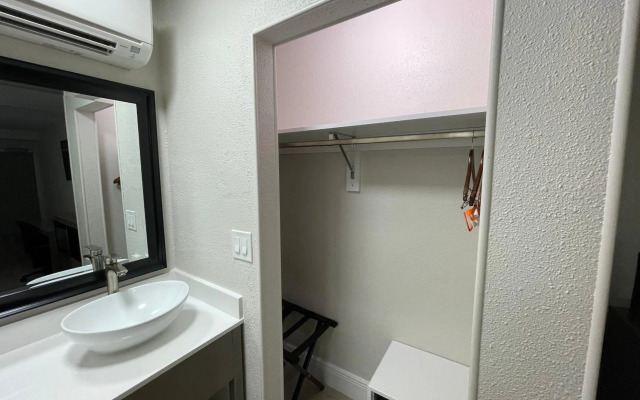 Quality Inn & Suites Airport/Cruise Port Hollywood