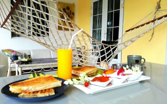 Bahama Breeze Beach Apartment B&B