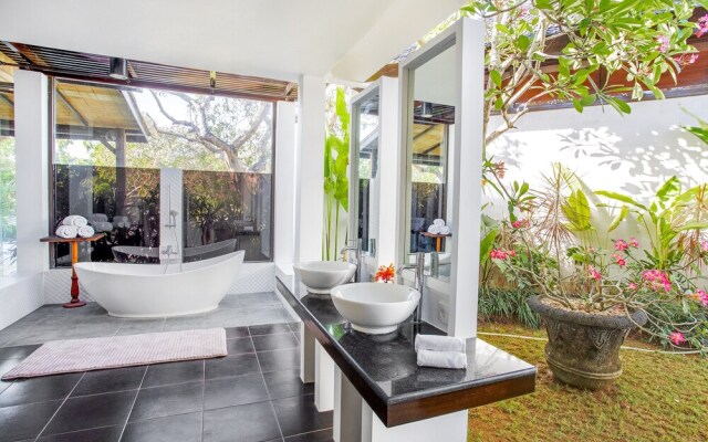 Finns Beach Villa Canggu