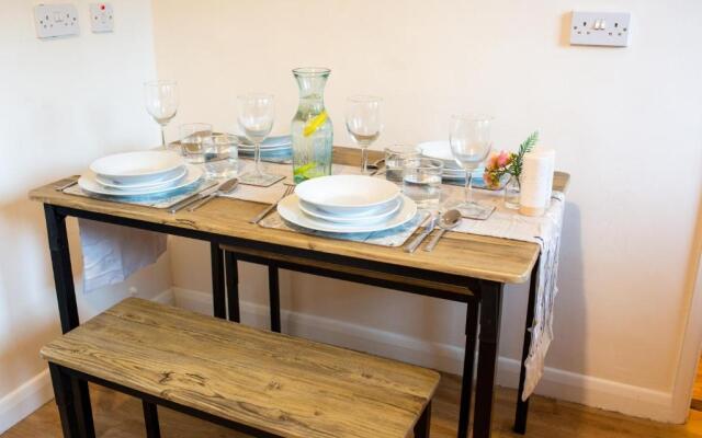 Adrian House, near Hospital, easy parking + garden
