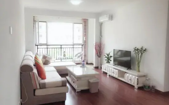 Liangzi Seaview Family Apartment (Laoting Tangshanwan Shop)