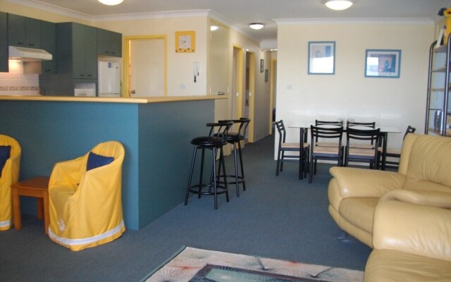 Sunset Towers,  Unit 9/25 Donald Street