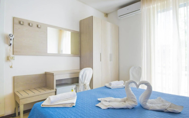 Hotel Carillon