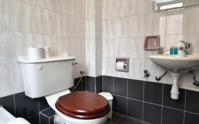 2 Bedroom Central Spacious With Sea Views