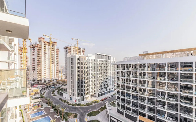 Luxurious 1BR Living in Azizi Riviera 39