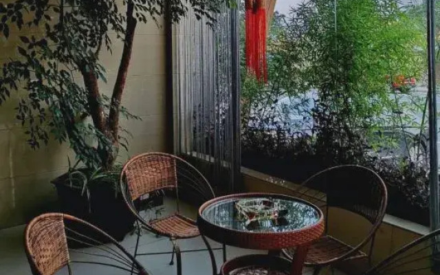 Honghe Lotus Inn