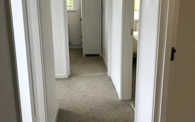 3 bed Bungalow minutes from the beach