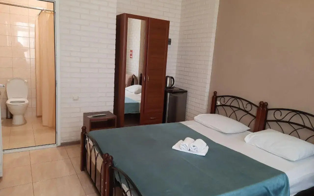 Lifar Guest House Sirius Deciduous
