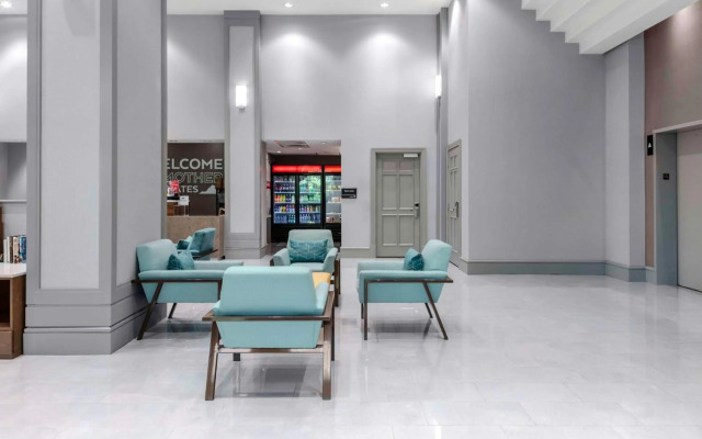 Hampton Inn & Suites Arlington Crystal City DCA