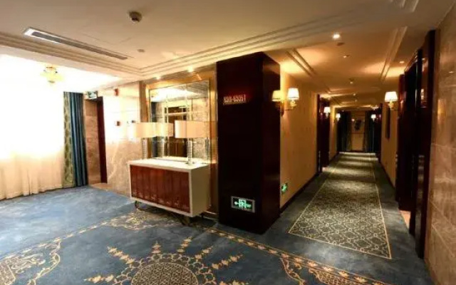 Carlos Hotel (Qingtian high speed railway station store)