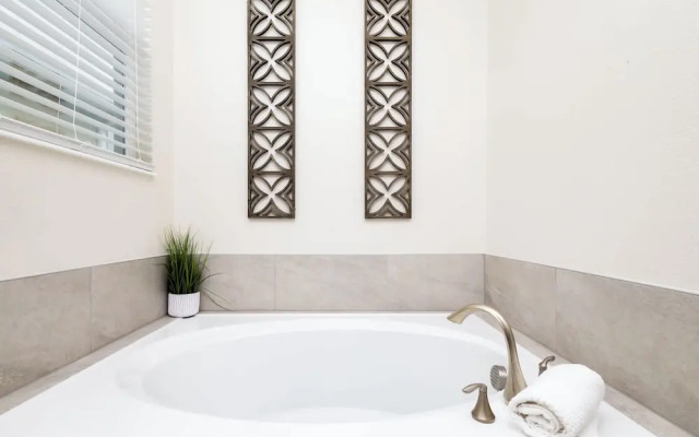 Storeybook Escape Sleeps 11!