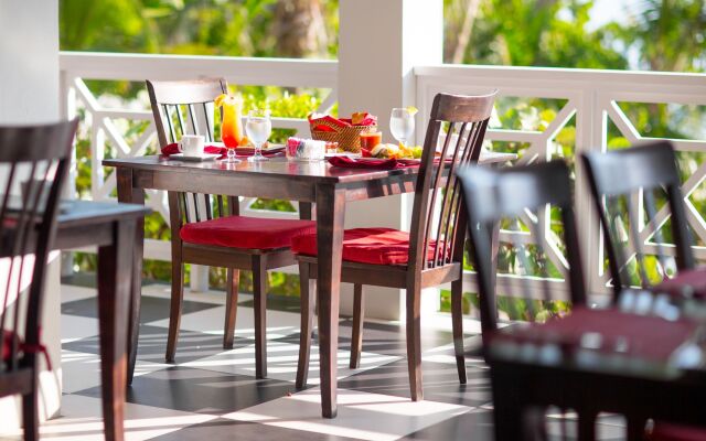 Coral Sands Inn & Cottages