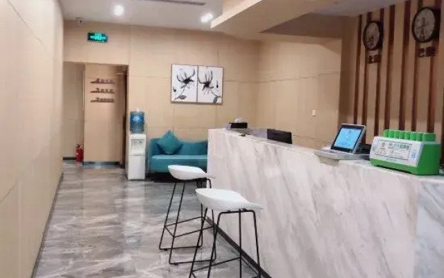 Laiyue Hotel (Zhengzhou Futadong Subway Station)