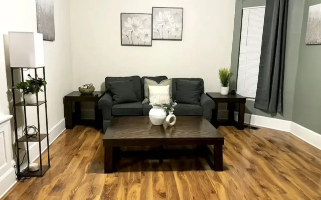 Downtown 1BR Stay Walk to Cafes Parks