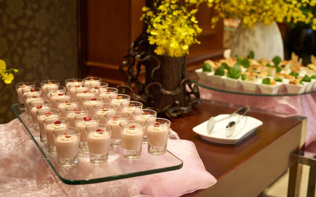 Windsor Plaza Hotel