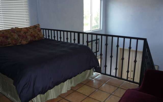 Woodland Hills Calabasas Guesthouses