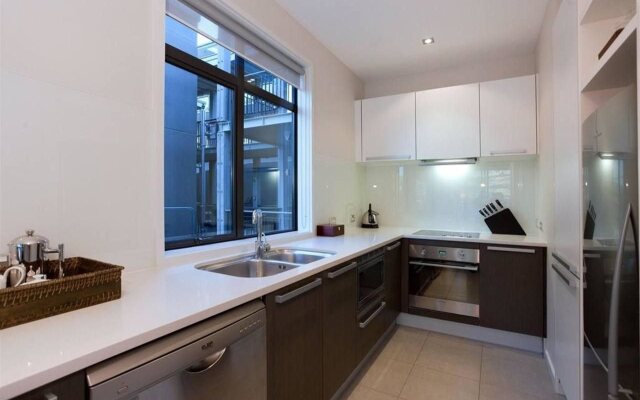 The Rees Hotel, Luxury Apartments & Lakeside Residences