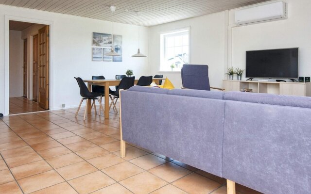 Spacious Holiday Home in Hemmet Jutland near Sea