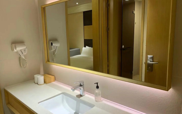 Ji Hotel Shanghai Oriental Pearl Tower