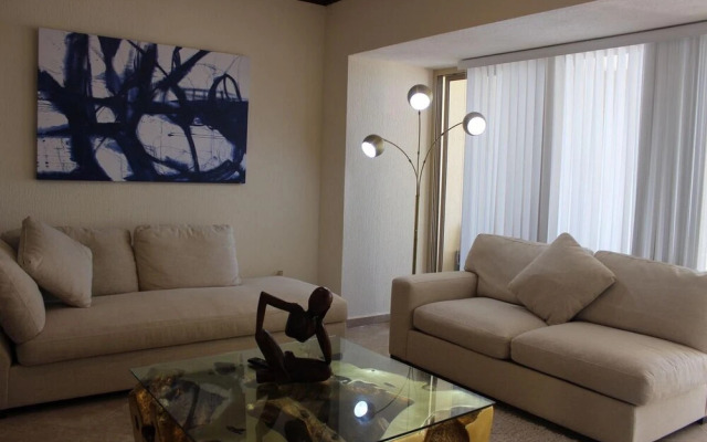 Sonoran Sky 1BR 306 by Casago