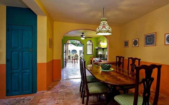 Tranquil Tropical Oasis in the Historic Center