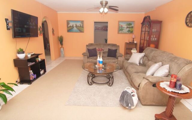 876 JA Oasis by Kingston Airport