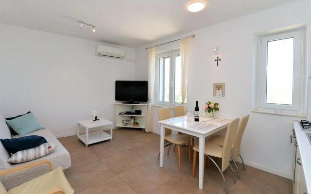 Beach apartment VAMI with sea view