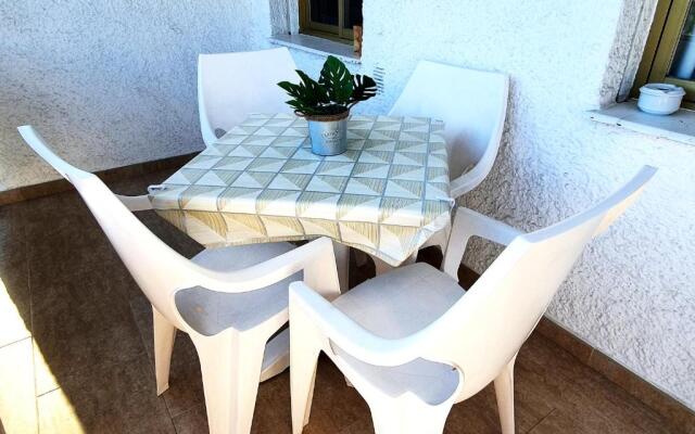 Skol 427 Spacious 1 Bedroom Apartment with Sea Views