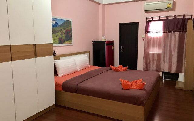 Ponlaan Apartment