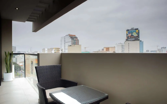w Modern 3BR w Balcony Near Kennedy Park